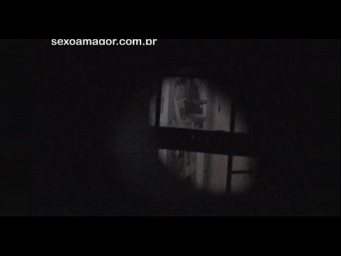 ❤️ Lourinho é filmado secretamente por um voyeur de bairro escondido atrás de tijolos ocos ❤️❌ Apenas porno em nós ❌